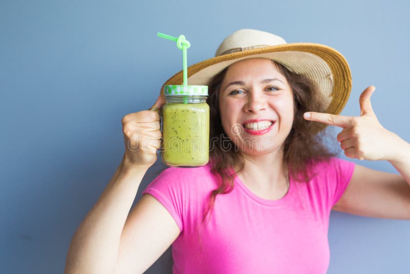 Biologisches Lebensmittel Frau Der Gesunden Ernährung, Die Frischer ...