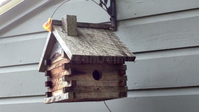Birdhouse rustico fotografia stock libera da diritti Birdhouse rustico fotografia stock libera da diritti