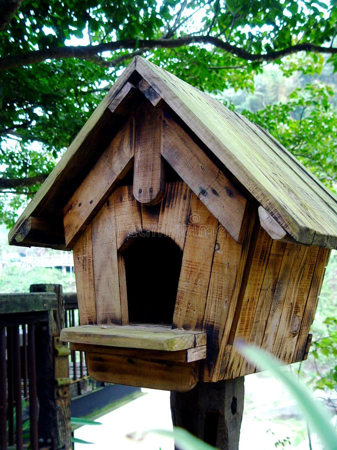 birdhouse деревянный стоковое изображение birdhouse деревянный стоковое изображение