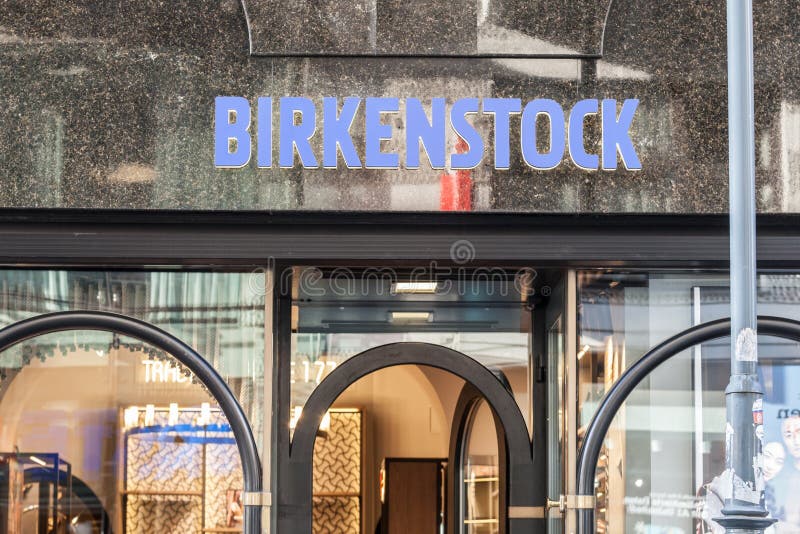 Birkenstock-logo Op Een Wenen Reseller-winkel Op Hun Lokale Boutique  Redactionele Foto - Image of duits, pictogram: 165882191