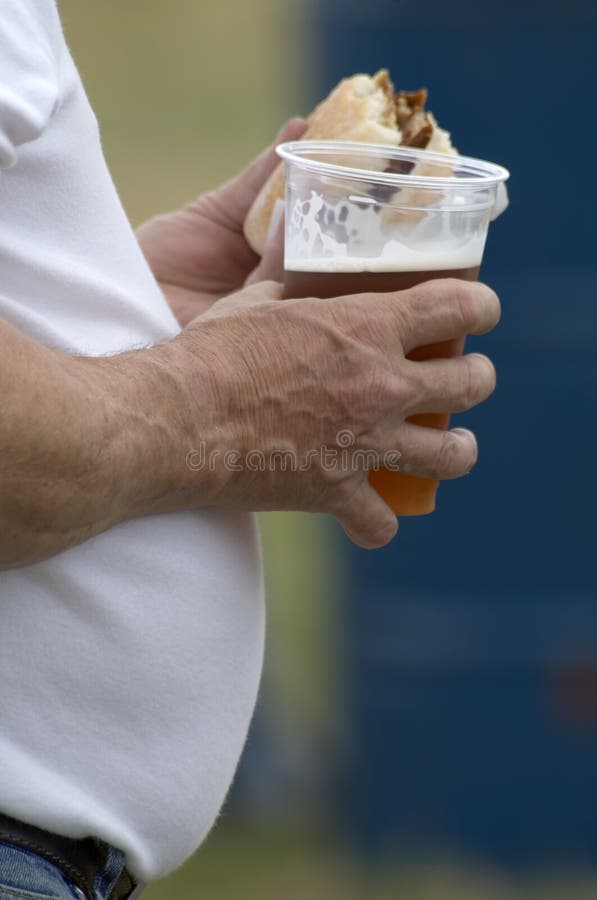 Pancia di birra fotografia stock. Immagine di svago, addome 1850364