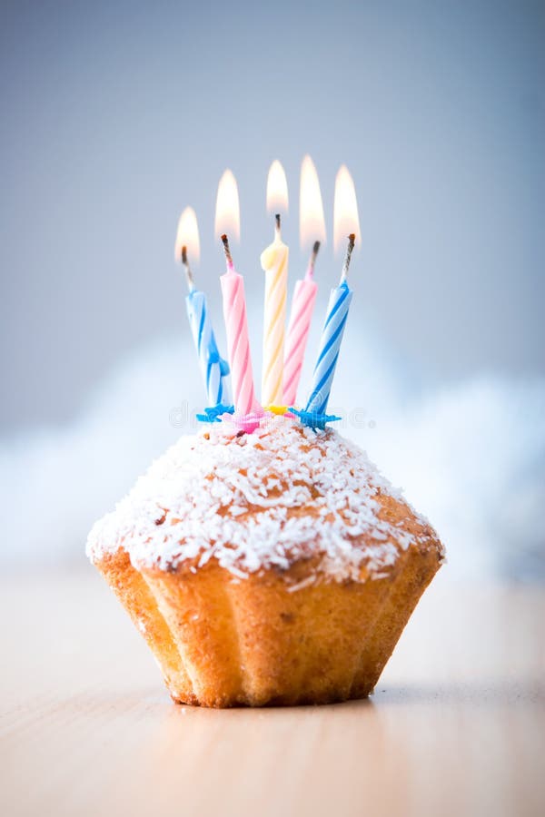 Pastel pequeno para una persona cinco velas.