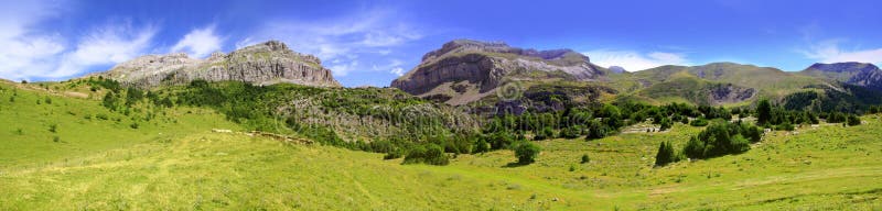 Bisaurin Huesca panoramiczny szczytowy Pyrenees scenics