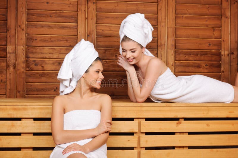 Bisbolhetice na sauna foto de stock royalty free Bisbolhetice na sauna foto de stock royalty free