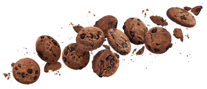 Biscotti di pepita di cioccolato rotti di caduta isolati su fondo bianco con il percorso di ritaglio fotografie stock libere da diritti Biscotti di pepita di cioccolato rotti di caduta isolati su fondo bianco con il percorso di ritaglio fotografie stock libere da diritti