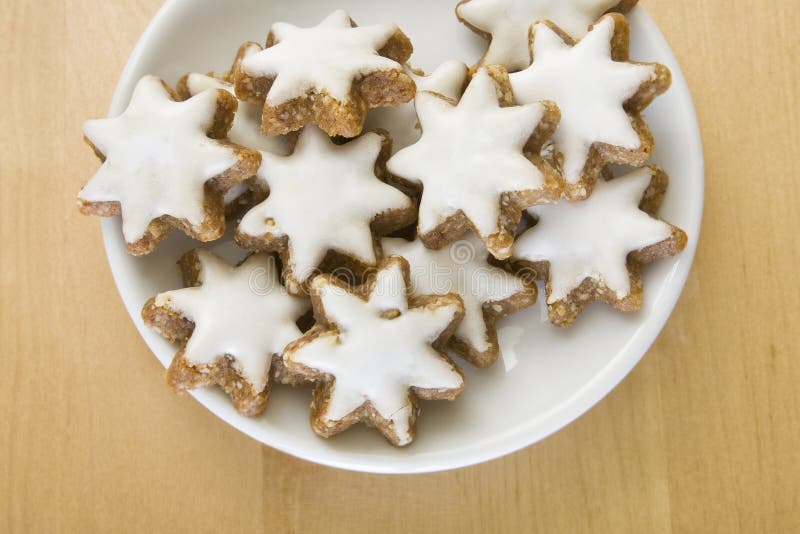 Biscotti Di Natale Zimtsterne.Biscotti Di Zimtsterne Immagine Stock Immagine Di Stella 12267881