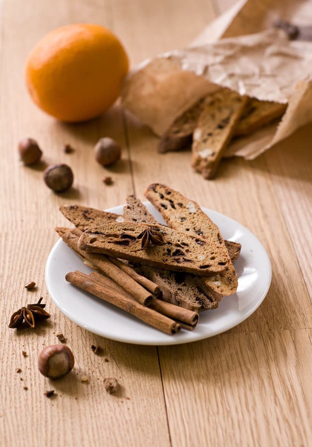 Biscotti und Orange stockbild. Bild von aperitif, gekocht - 27900625