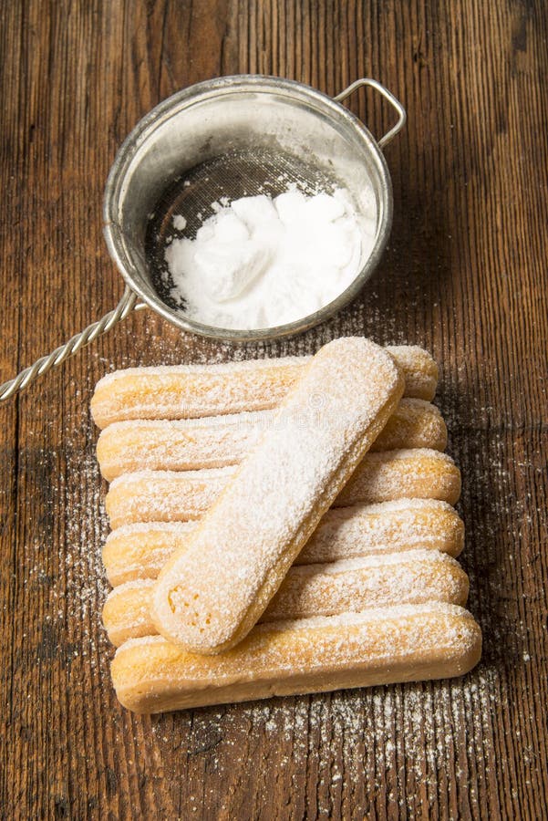 I Biscotti Del Biscotto Di Savoiardi Del Ladyfinger Si Chiudono Su