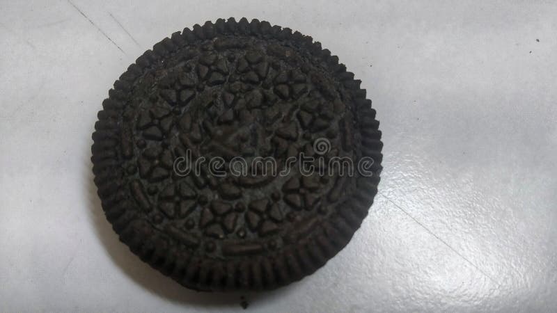 Biscuit noir délicieux pour le repas images stock