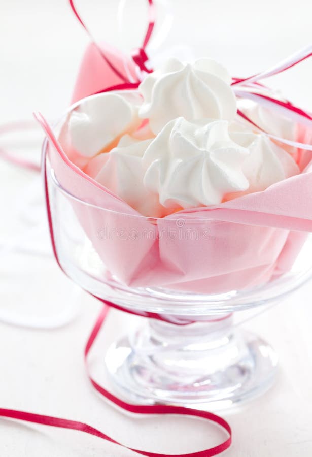 Biscuits de meringue photographie stock libre de droits Biscuits de meringue photographie stock libre de droits
