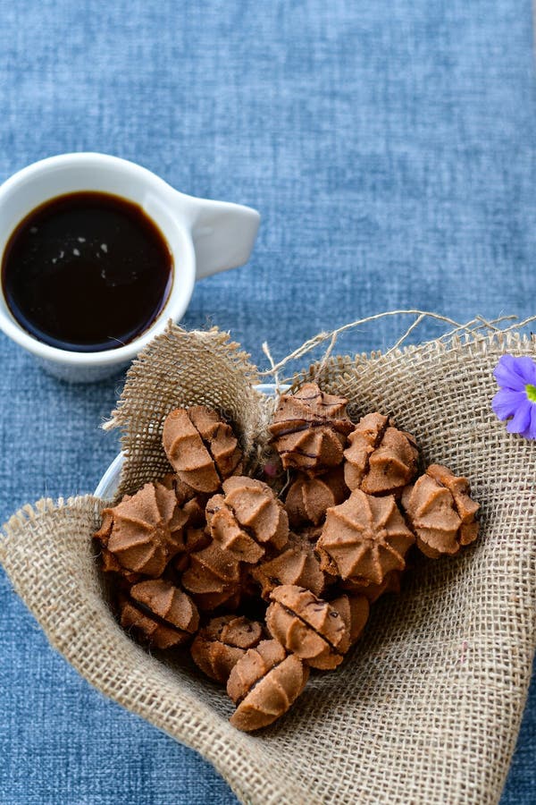 Biscuits et café photo stock. Image du cuit, foncé, cafétéria 113391330