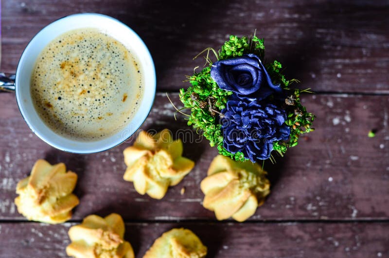 Biscuits et café photo stock. Image du biscuits, régime 67142218