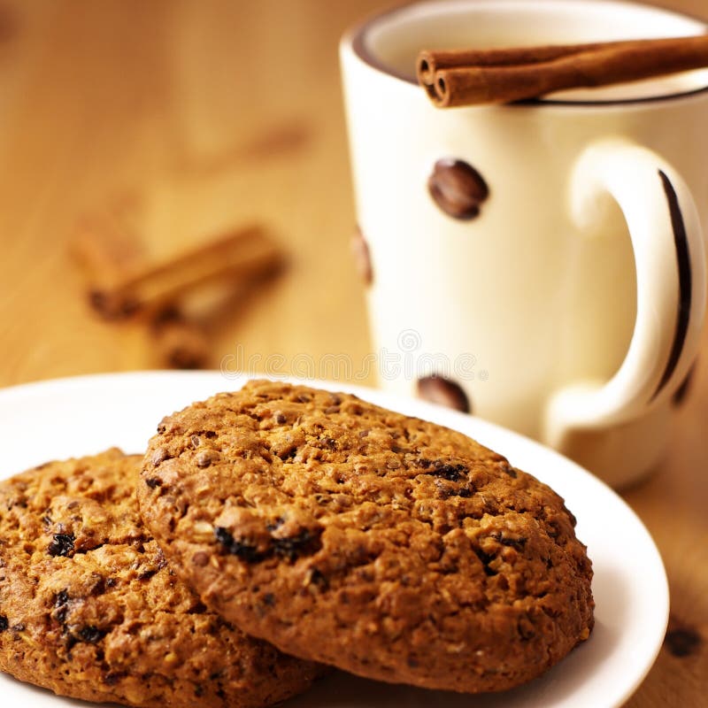 Biscuits Et Café Avec De La Cannelle Photo stock Image du homemade