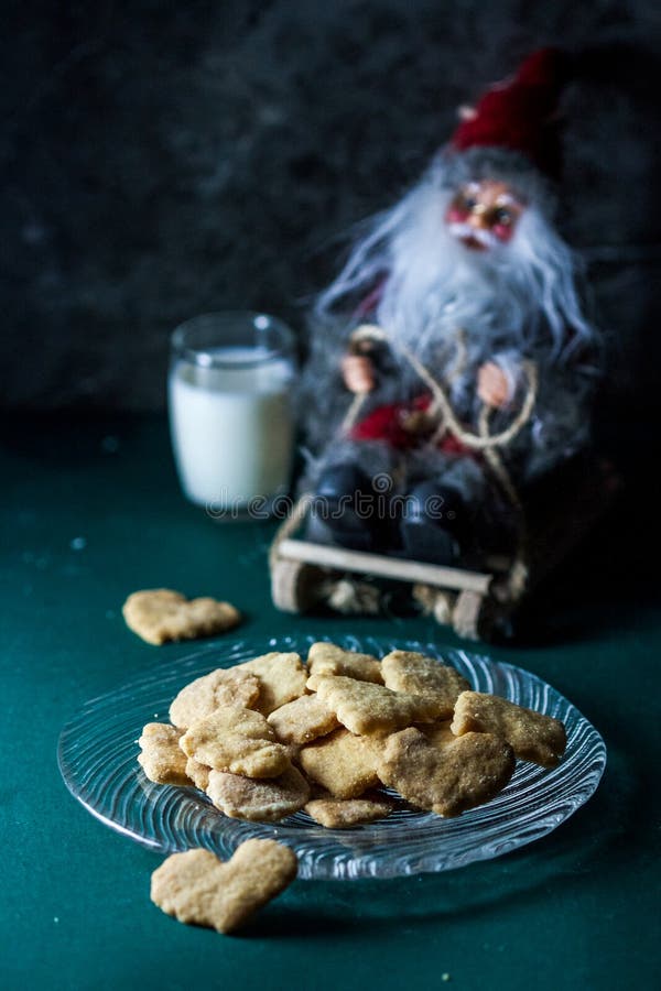 Biscuits et lait pour Santa Claus photo libre de droits Biscuits et lait pour Santa Claus photo libre de droits