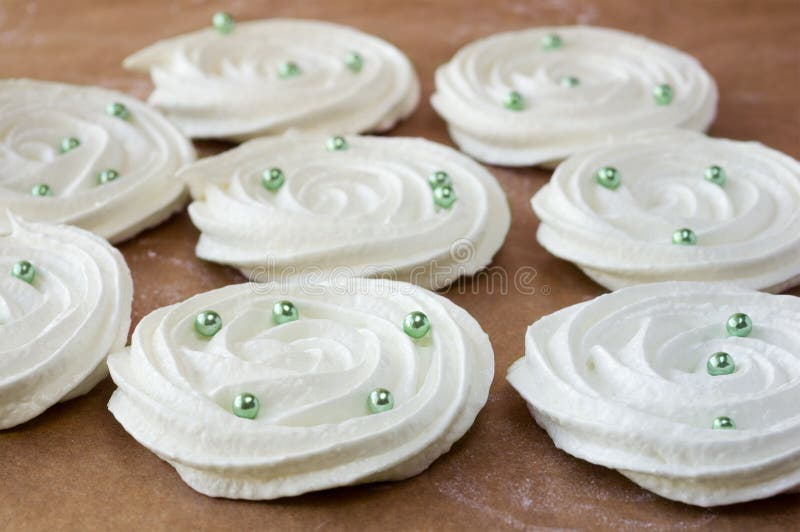 Biscuits français de meringue de vanille images stock Biscuits français de meringue de vanille images stock