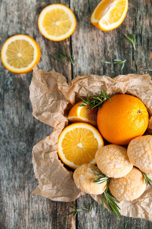 Biscuits Oranges Faits Maison Avec Des Fissures Photo stock Image du