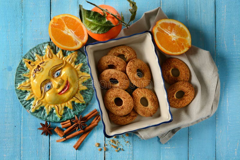 Biscuits oranges - recette sicilienne traditionnelle images stock Biscuits oranges - recette sicilienne traditionnelle images stock