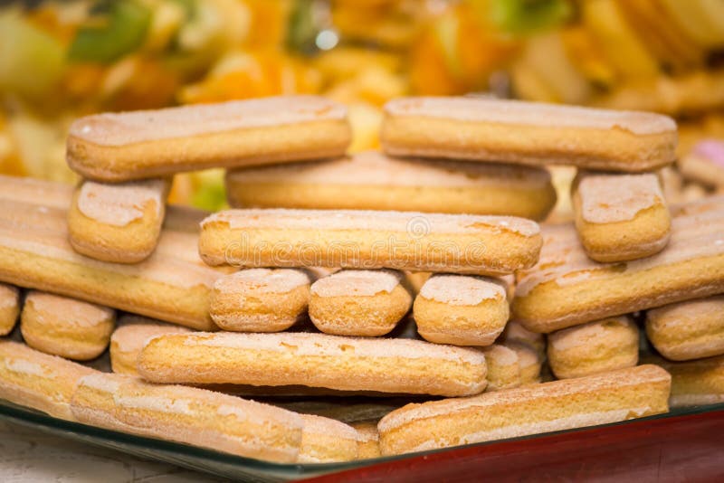 Biscuits pour le champagne photo stock. Image du traditionnel 25564978