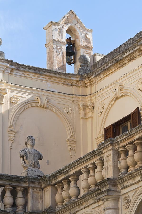 Biskops- slott. Lecce. Puglia. Italien. royaltyfri bild Biskops- slott. Lecce. Puglia. Italien. royaltyfri bild