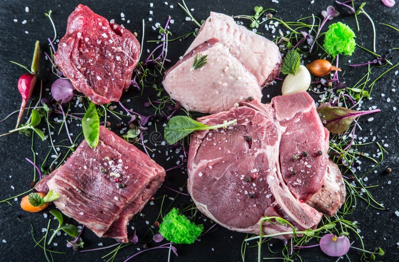 Bistecca Bistecca di manzo carne Carne dosata Carne fresca grezza Bistecca di controfiletto Bistecca nella lombata Bistecca di fi immagini stock libere da diritti Bistecca Bistecca di manzo carne Carne dosata Carne fresca grezza Bistecca di controfiletto Bistecca nella lombata Bistecca di fi immagini stock libere da diritti
