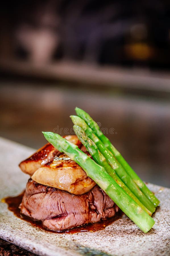 Bistecca del mignon di raccordo con il foie gras Teppanyaki che pranza stile fotografie stock Bistecca del mignon di raccordo con il foie gras Teppanyaki che pranza stile fotografie stock