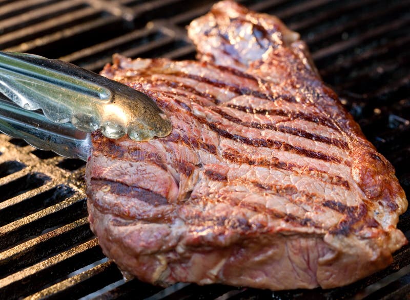 Bistecca di lombata cotta immagine stock libera da diritti Bistecca di lombata cotta immagine stock libera da diritti