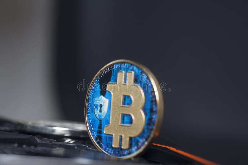 Монетка голубого bitcoin виртуальная стоковое фото rf