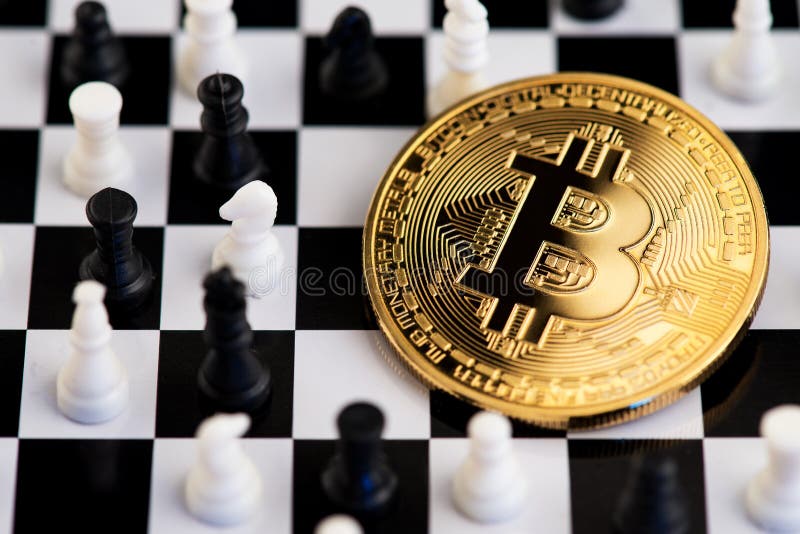 Bitcoin BTC-cryptomunt virtueel geld op schaakbord stock afbeeldingen Bitcoin BTC-cryptomunt virtueel geld op schaakbord stock afbeeldingen