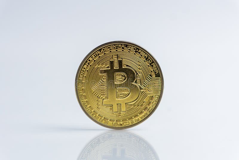Bitcoin Crypto waluta Złocisty Bitcoin, BTC, kawałek moneta Makro- strzał Bitcoin monety odizolowywać na białym tle, ciie za obraz royalty free Bitcoin Crypto waluta Złocisty Bitcoin, BTC, kawałek moneta Makro- strzał Bitcoin monety odizolowywać na białym tle, ciie za obraz royalty free
