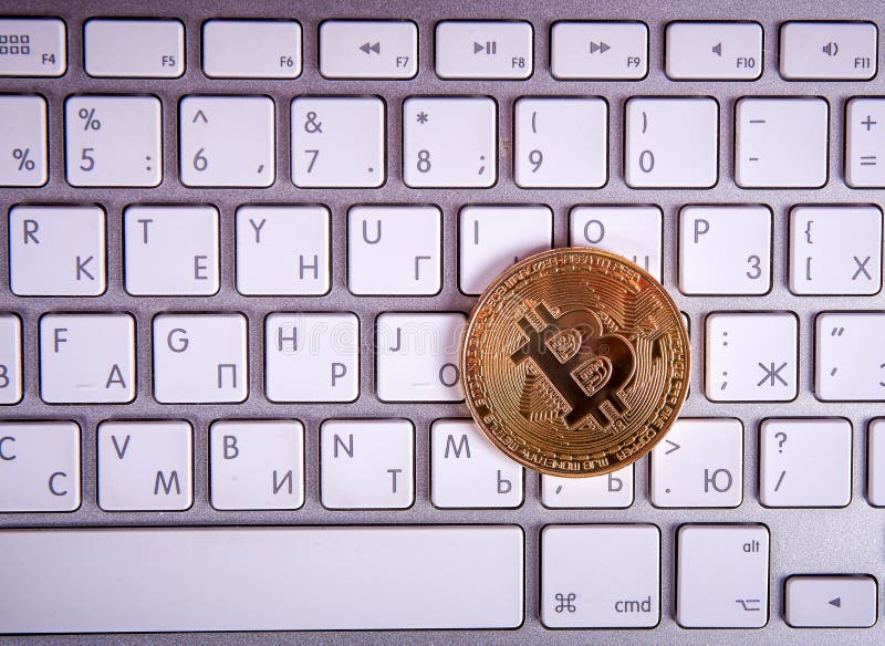 Bitcoin de oro de la moneda fotografía de archivo libre de regalías Bitcoin de oro de la moneda fotografía de archivo libre de regalías