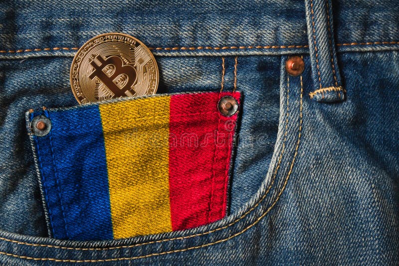 BITCOIN et x28 d'or ; BTC& x29 ; cryptocurrency dans la poche de jeans avec photo libre de droits BITCOIN et x28 d'or ; BTC& x29 ; cryptocurrency dans la poche de jeans avec photo libre de droits