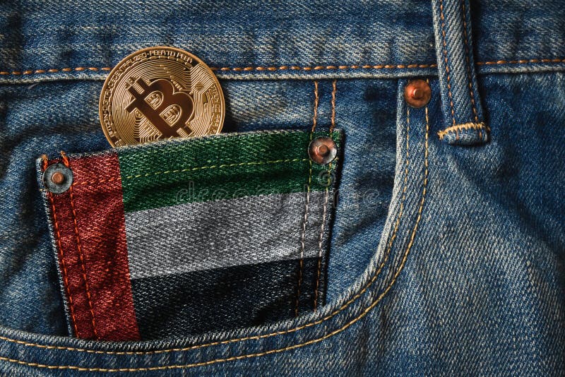 BITCOIN et x28 d'or ; BTC& x29 ; cryptocurrency dans la poche de jeans avec images libres de droits BITCOIN et x28 d'or ; BTC& x29 ; cryptocurrency dans la poche de jeans avec images libres de droits