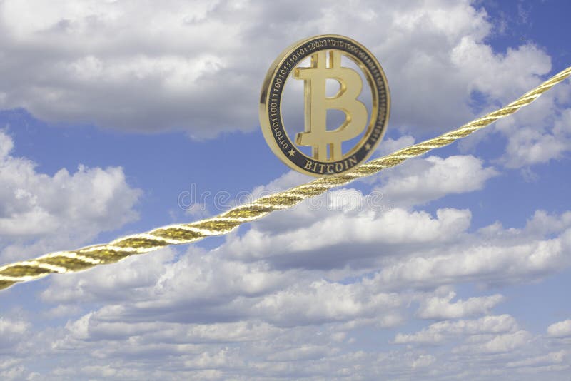 Bitcoin que equilibra na corda dourada foto de stock Bitcoin que equilibra na corda dourada foto de stock