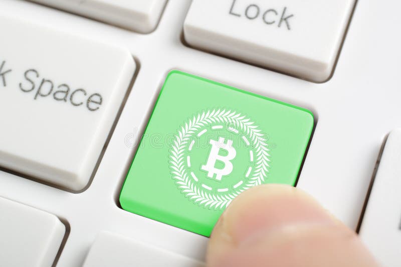 Bitcoin sulla tastiera fotografie stock libere da diritti