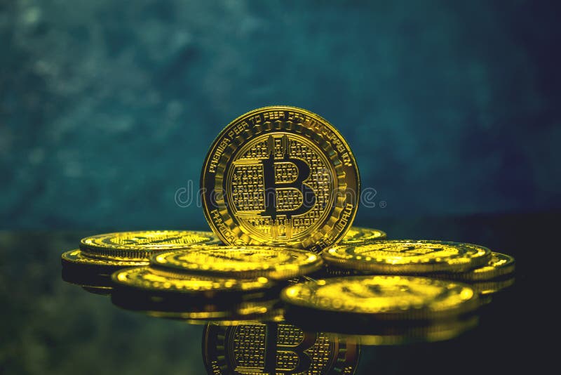 Bitcoin złota moneta, cryptocurrency pojęcie, bitcoin targowy pojęcie, cryptocoins fotografia stock