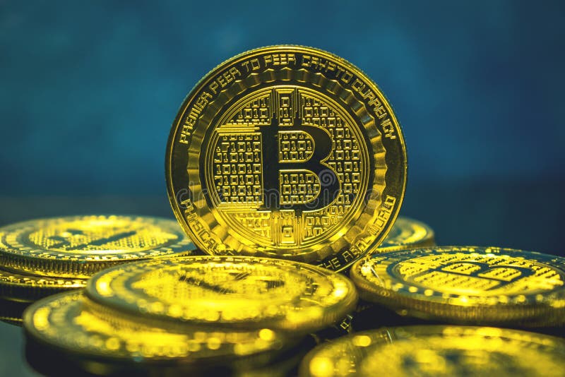 Bitcoin złota moneta, cryptocurrency pojęcie, bitcoin targowy pojęcie, cryptocoins zdjęcia royalty free
