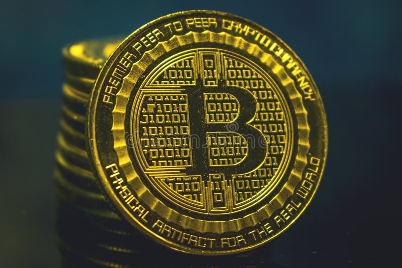 Bitcoin złota moneta, cryptocurrency pojęcie, bitcoin targowy pojęcie, cryptocoins obraz royalty free