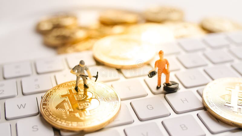 Bitcoin με λίγο αριθμό για το πληκτρολόγιο στοκ φωτογραφία με δικαίωμα ελεύθερης χρήσης Bitcoin με λίγο αριθμό για το πληκτρολόγιο στοκ φωτογραφία με δικαίωμα ελεύθερης χρήσης