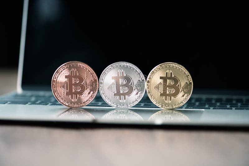 Bitcoin σε φορητό υπολογιστή. κρυπτογράφηση τεχνολογίας.