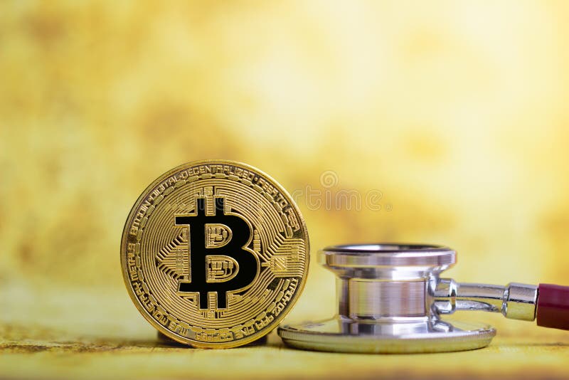 Bitcoin золота с проверкой стетоскопа вверх на белом здравоохранении предпосылки стоковая фотография rf Bitcoin золота с проверкой стетоскопа вверх на белом здравоохранении предпосылки стоковая фотография rf