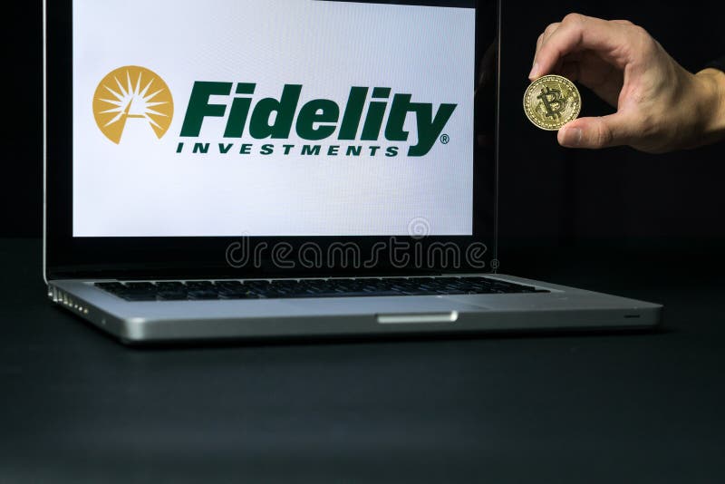 Bitcoinmuntstuk met het Trouwembleem op het laptop scherm, Slovenië - December 23th, 2018 stock foto's Bitcoinmuntstuk met het Trouwembleem op het laptop scherm, Slovenië - December 23th, 2018 stock foto's