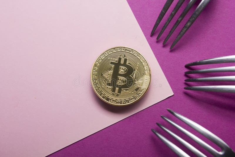 Bitcoins d'or sur des dollars US Concept d'échange d'argent électronique photos stock