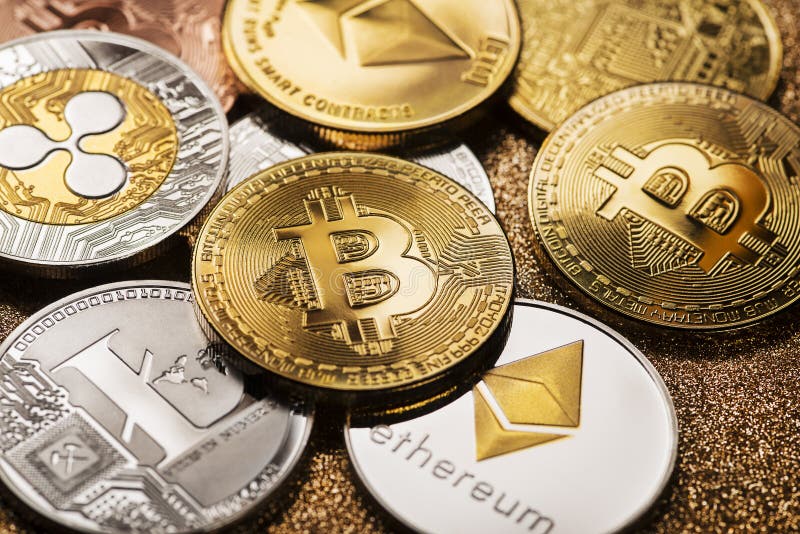Bitmynt och altmynttyptovaluta royaltyfri foto