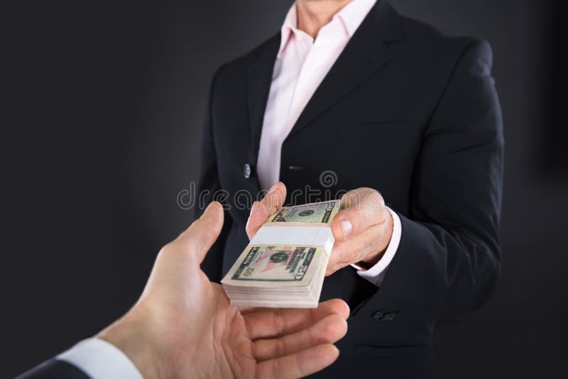 Biznesmen Otrzymywa banknot fotografia royalty free