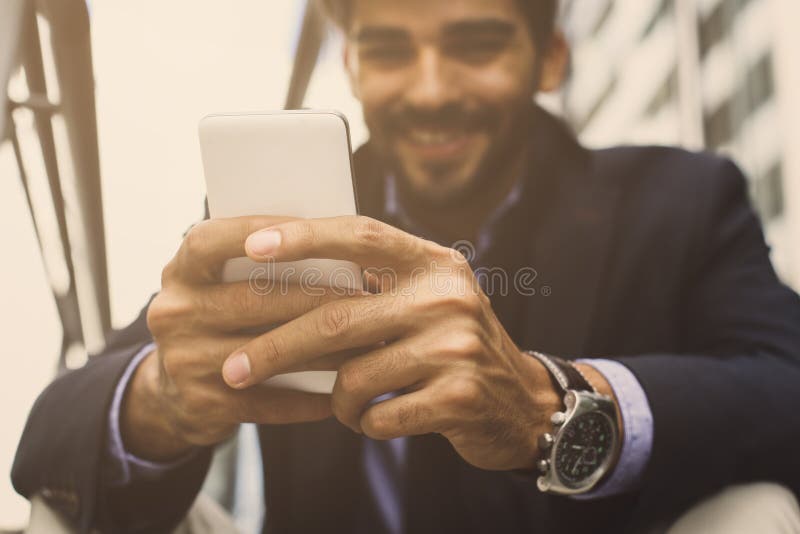 biznesmena telefonu mądrze używać zdjęcia royalty free biznesmena telefonu mądrze używać zdjęcia royalty free
