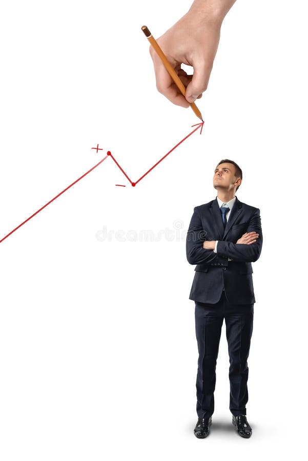 Biznesmenów stojaki z fałdowymi rękami patrzeje upwards przy dużej ręki rysunkowym powstającym diagramem odizolowywającym na biał fotografia royalty free Biznesmenów stojaki z fałdowymi rękami patrzeje upwards przy dużej ręki rysunkowym powstającym diagramem odizolowywającym na biał fotografia royalty free