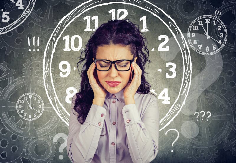 Biznesowej kobiety uczucie stresujący się wywierającym nacisk brakiem czas
