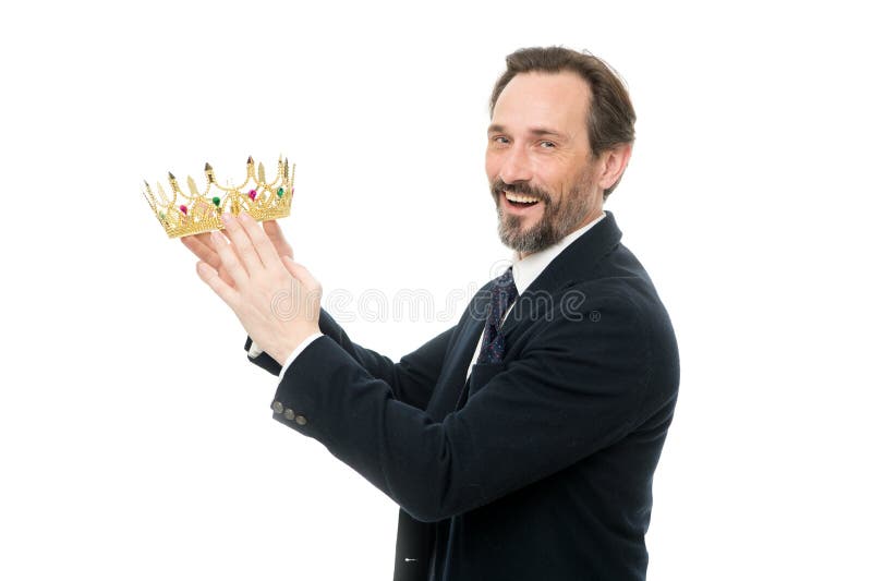 Biznesowy królewiątko Dojrzała biznesmena mienia korona Starszy mężczyzna reprezentuje władzę i triumf Sukces w biznesie Królewią fotografia royalty free Biznesowy królewiątko Dojrzała biznesmena mienia korona Starszy mężczyzna reprezentuje władzę i triumf Sukces w biznesie Królewią fotografia royalty free