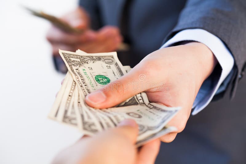 Biznesowy mężczyzna daje banknotom inna osoba Korupcja i zdjęcia stock Biznesowy mężczyzna daje banknotom inna osoba Korupcja i zdjęcia stock