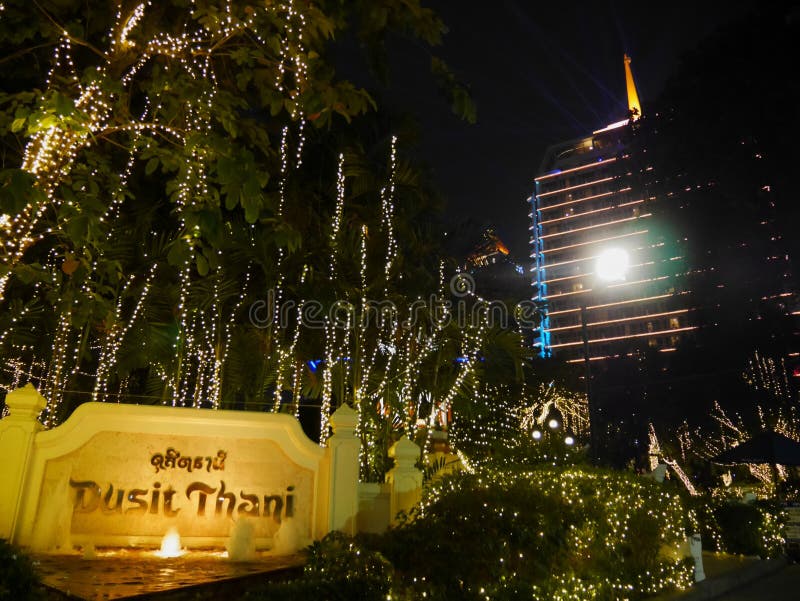 Vorige Dag De Mening Van Bangkok  Van De Unieke Toren Van 